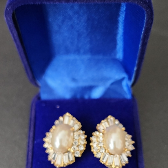 Beautiful vintage pearl and crystal earrings . - Picture 2 of 5